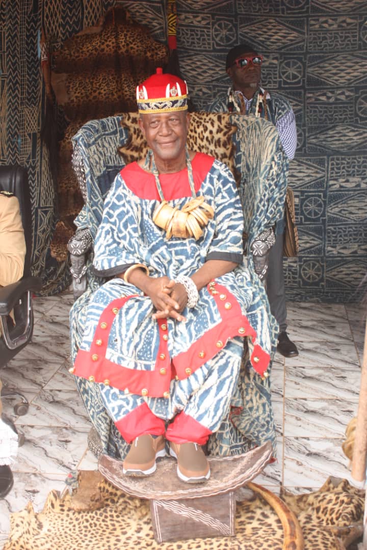 Sa Majesté Kamaha II., traditioneller Herrscher von Bandoumkassa